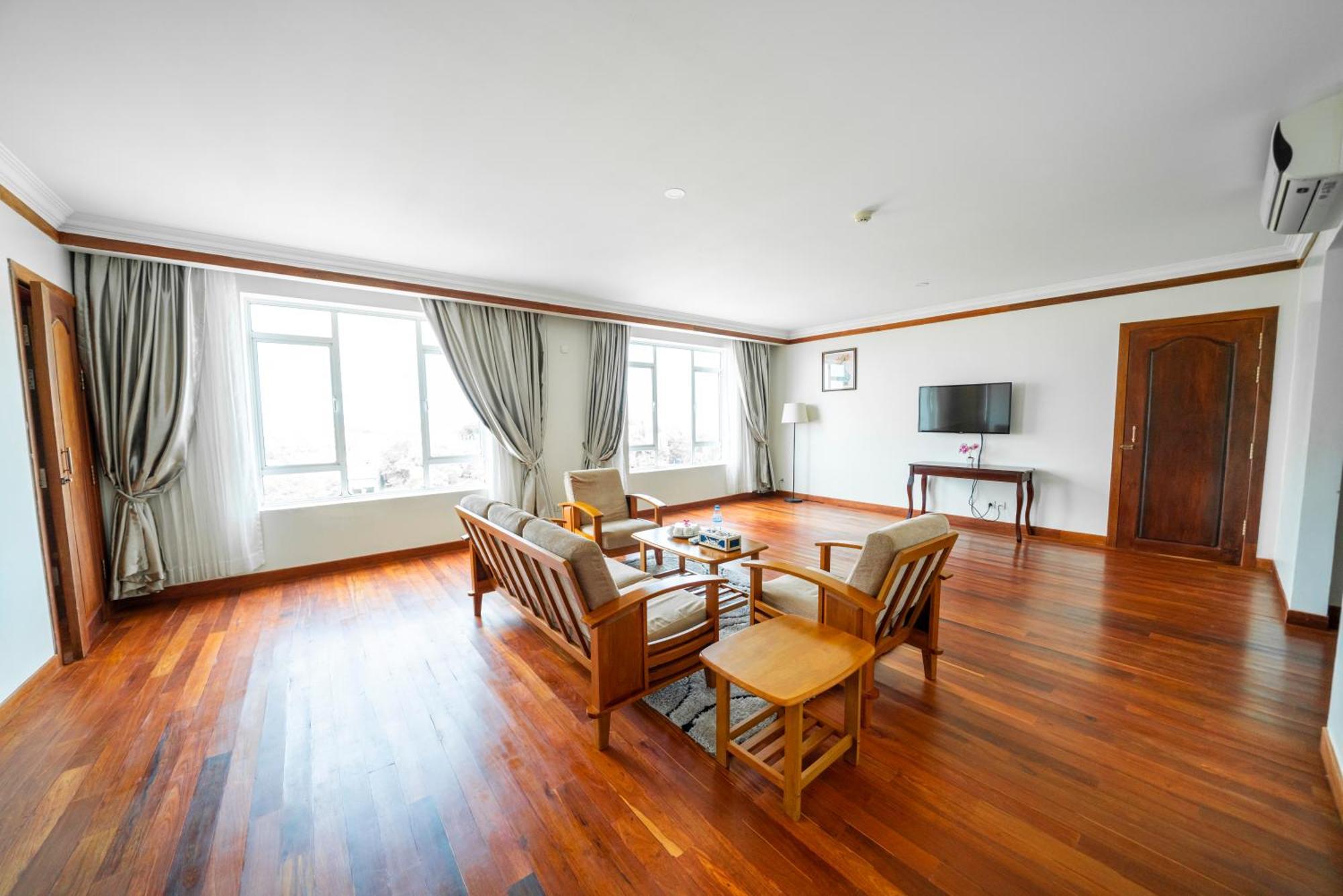 Pursat Riverside Hotel & Spa Екстер'єр фото