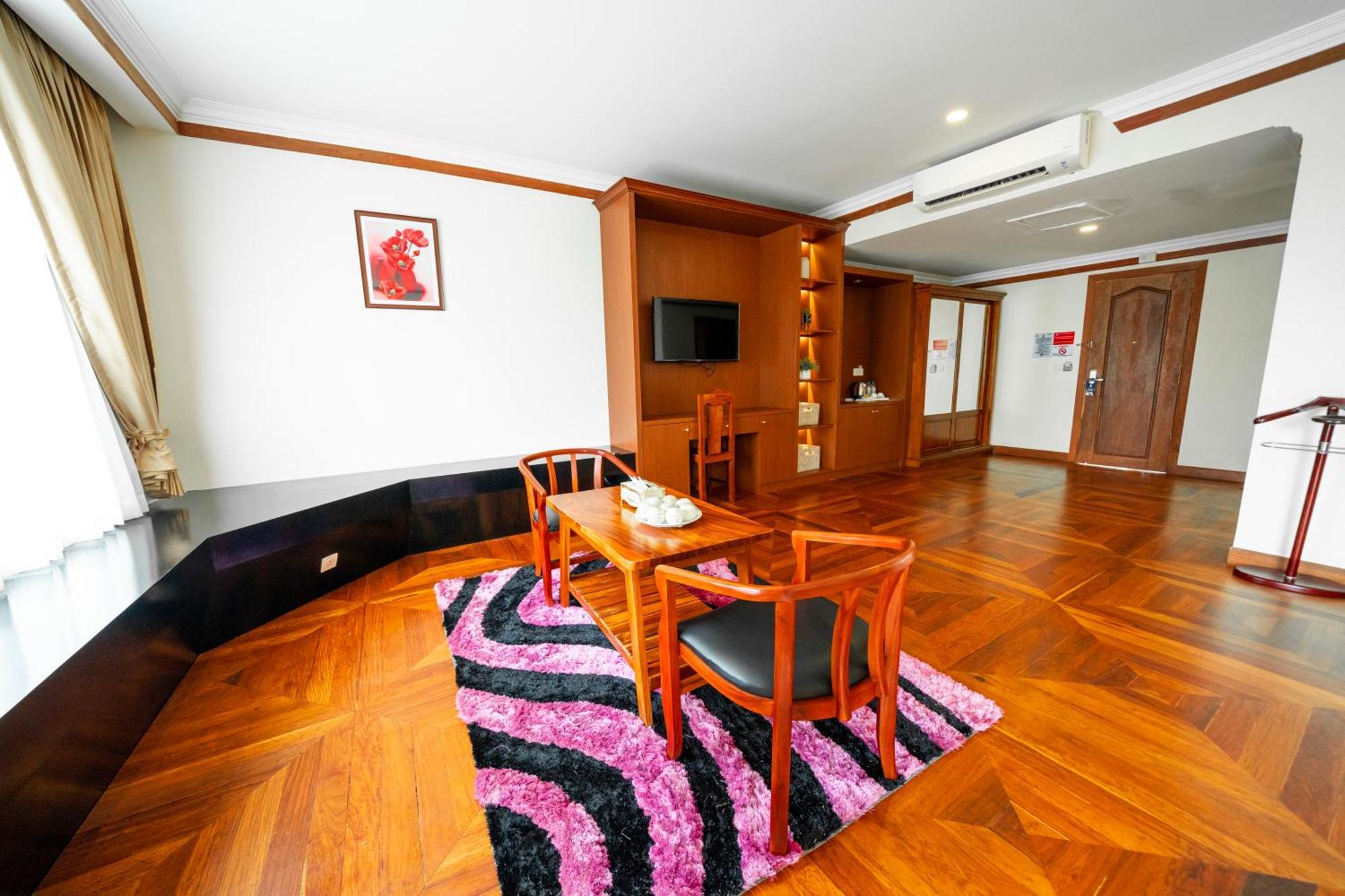 Pursat Riverside Hotel & Spa Екстер'єр фото