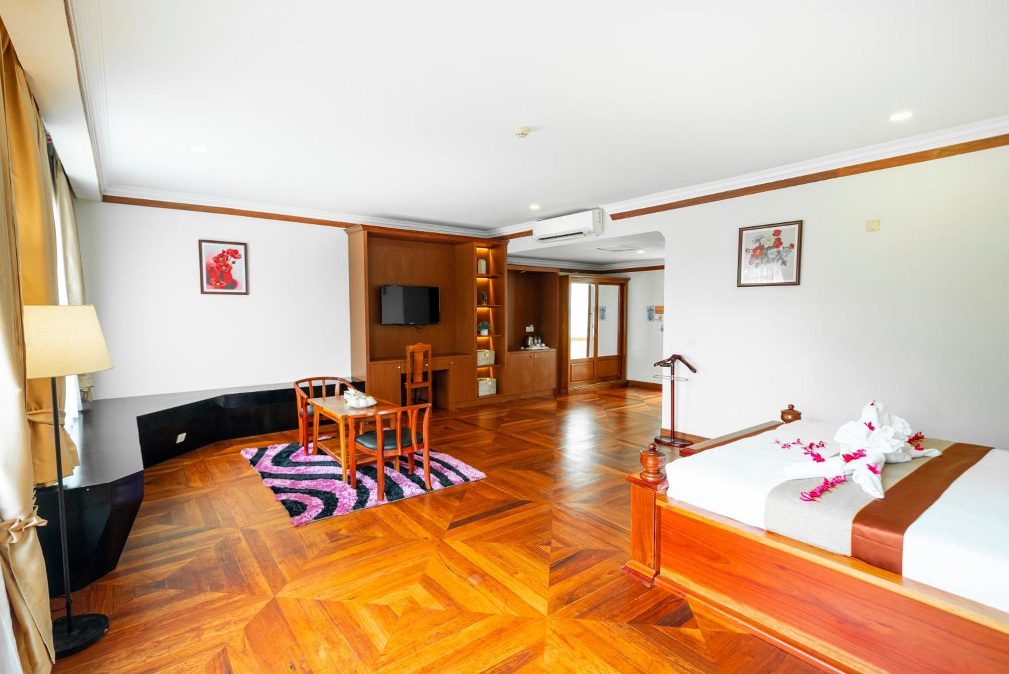Pursat Riverside Hotel & Spa Екстер'єр фото